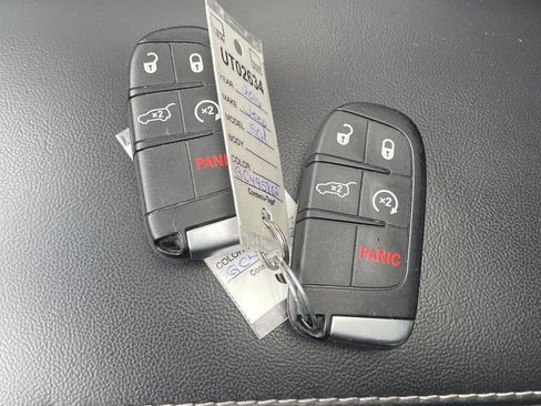 Used 2016 Jeep Grand Cherokee Limited image 24