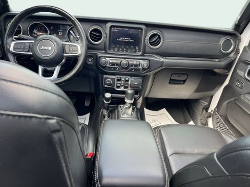Used 2022 Jeep Wrangler Unlimited Sahara w/ Cold Weather Group AWD/4WD image 15