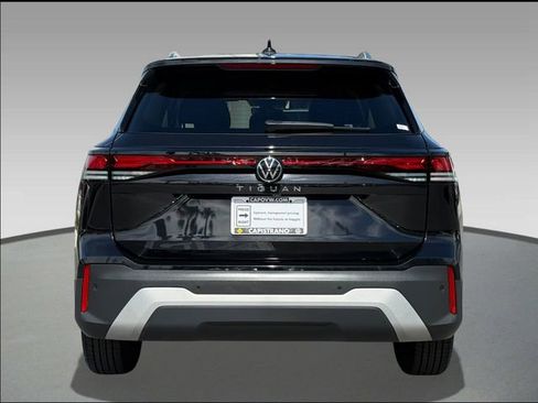 Used 2025 Volkswagen Tiguan S image 5