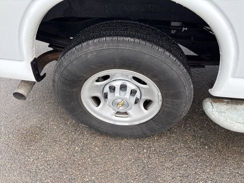 Used 2024 Chevrolet Express 2500 w/ Driver Convenience Package image 10