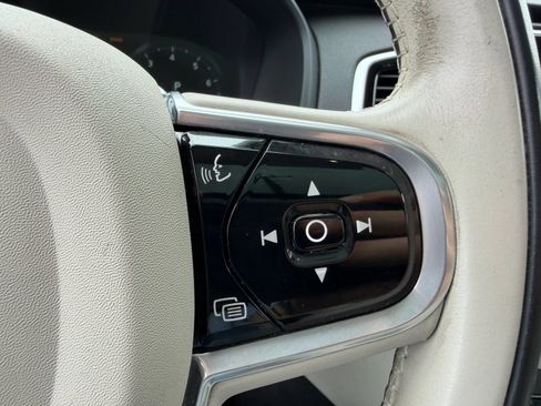 Used 2018 Volvo XC90 T6 Momentum w/ Convenience Package AWD/4WD image 17