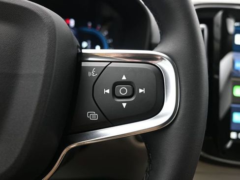 Used 2025 Volvo XC40 B5 Plus w/ Protection Package Premier image 24