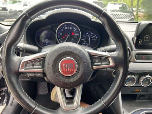 Used 2017 FIAT 124 Spider Classica RWD image 30