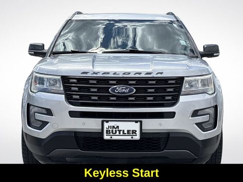 Used 2017 Ford Explorer XLT w/ Equipment Group 202A AWD/4WD image 14