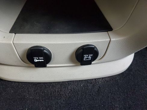 Used 2020 Dodge Grand Caravan SE w/ UConnect Hands-Free Group image 21