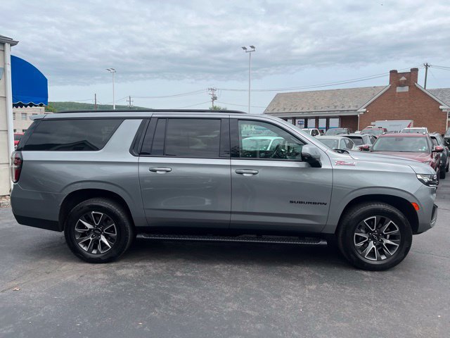 Used 2023 Chevrolet Suburban Z71 w/ Luxury Package AWD/4WD image 2