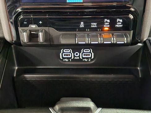 Used 2024 RAM 2500 Laramie w/ Night Edition image 40