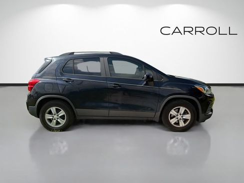 Used 2021 Chevrolet Trax LT w/ LT Convenience Package FWD image 2