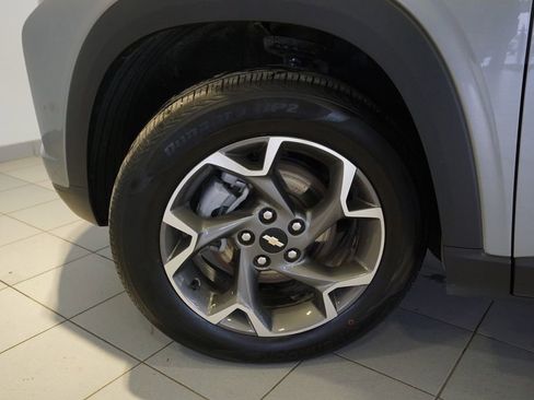 Certified 2025 Chevrolet Trax LT image 27