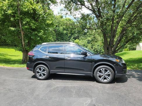 Used 2019 Nissan Rogue SV w/ Premium Package AWD/4WD image 3
