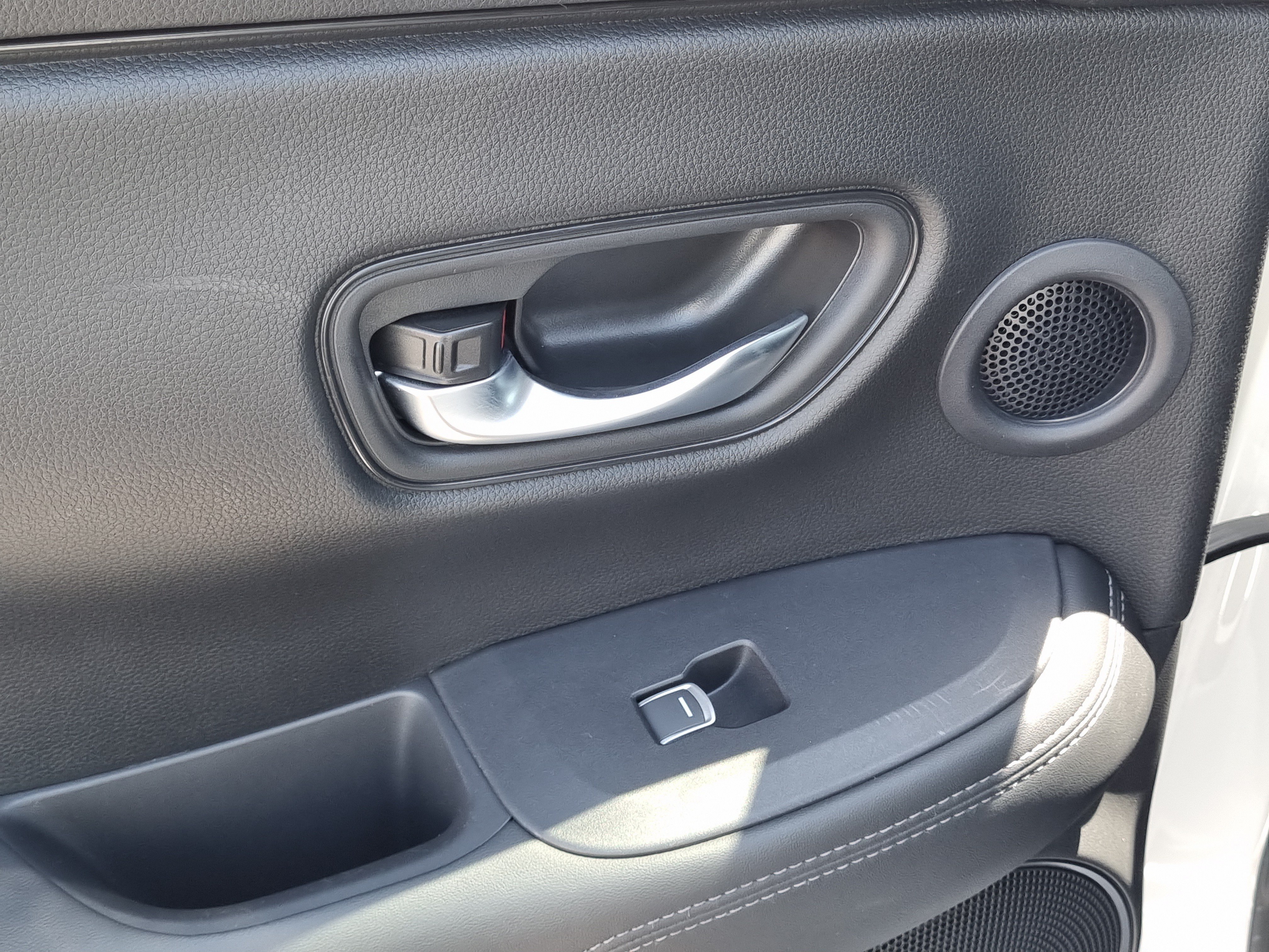 Used 2024 Honda HR-V EX-L image 11