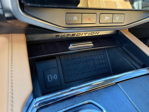 Used 2022 Ford Expedition Platinum image 24