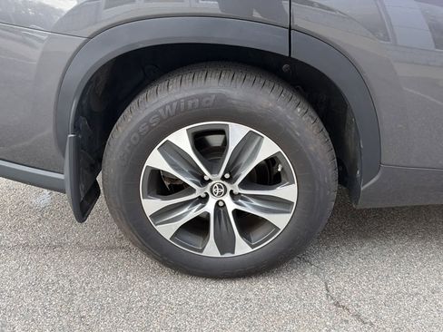 Used 2022 Toyota Highlander XLE image 23