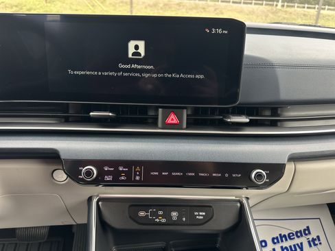 New 2026 Kia Carnival EX FWD image 17