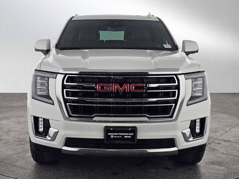 Used 2023 GMC Yukon XL SLT w/ SLT Premium Package image 8