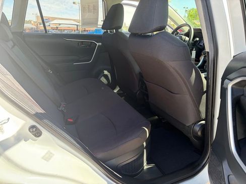 Used 2022 Toyota RAV4 LE AWD/4WD image 17