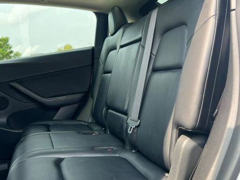 Used 2022 Tesla Model Y Long Range image 5