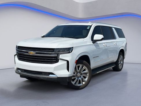 Used 2022 Chevrolet Suburban LT RWD image 2