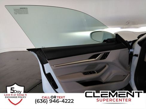 Used 2022 Porsche Taycan image 25