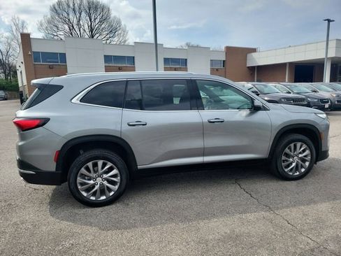 Used 2025 Buick Enclave Preferred image 33