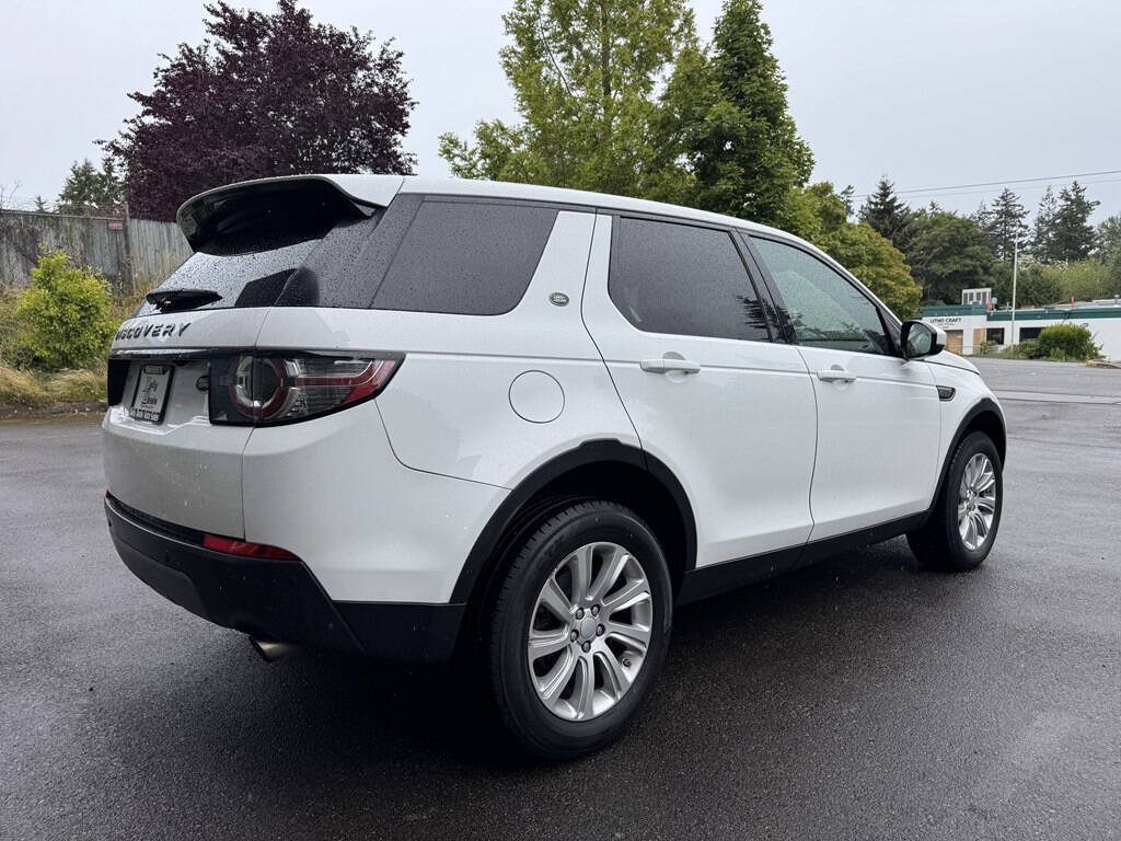 Used 2018 Land Rover Discovery Sport SE AWD/4WD image 3