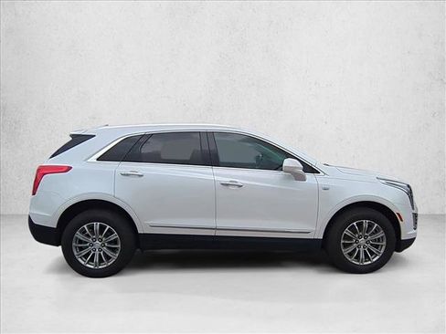 Used 2017 Cadillac XT5 Luxury FWD image 4