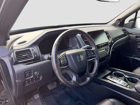 Used 2025 Honda Ridgeline Black Edition image 9