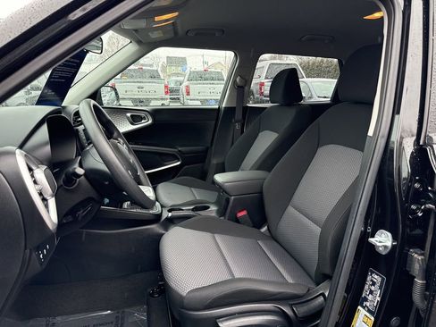 Used 2023 Kia Soul LX FWD image 14