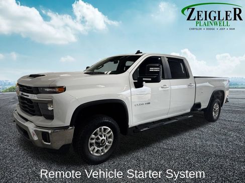 Used 2025 Chevrolet Silverado 2500 LT w/ Convenience Package AWD/4WD image 2