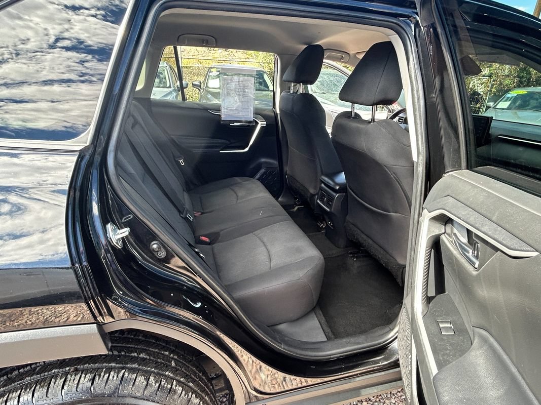 Used 2021 Toyota RAV4 XLE AWD/4WD image 19