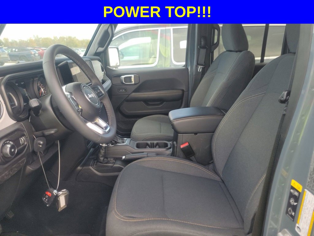 Used 2026 Jeep Wrangler Unlimited Sahara AWD/4WD image 9