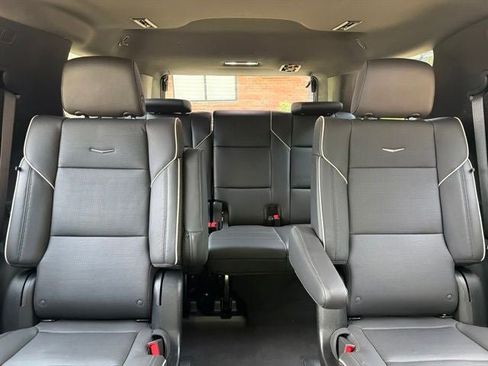 Used 2023 Cadillac Escalade Premium Luxury AWD/4WD image 17