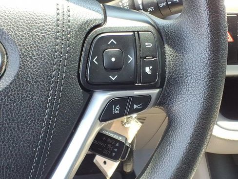 Used 2019 Toyota Highlander LE AWD/4WD image 20