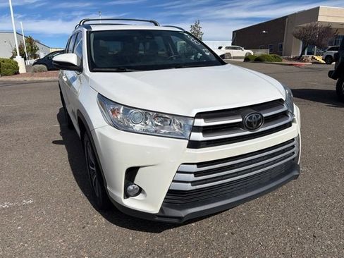 Certified 2018 Toyota Highlander XLE w/ Carpet Mat Package (TMS) AWD/4WD image 3