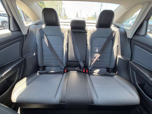 Used 2025 Volkswagen Jetta SE FWD image 39