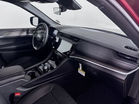 New 2026 Jeep Grand Cherokee Altitude AWD/4WD image 31