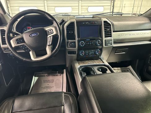 Used 2019 Ford F250 Lariat w/ Lariat Value Package AWD/4WD image 4