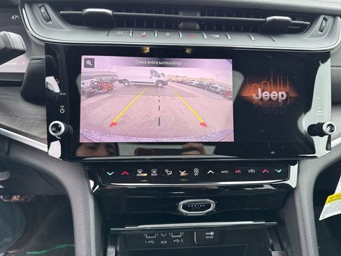 New 2026 Jeep Grand Cherokee Limited AWD/4WD image 14