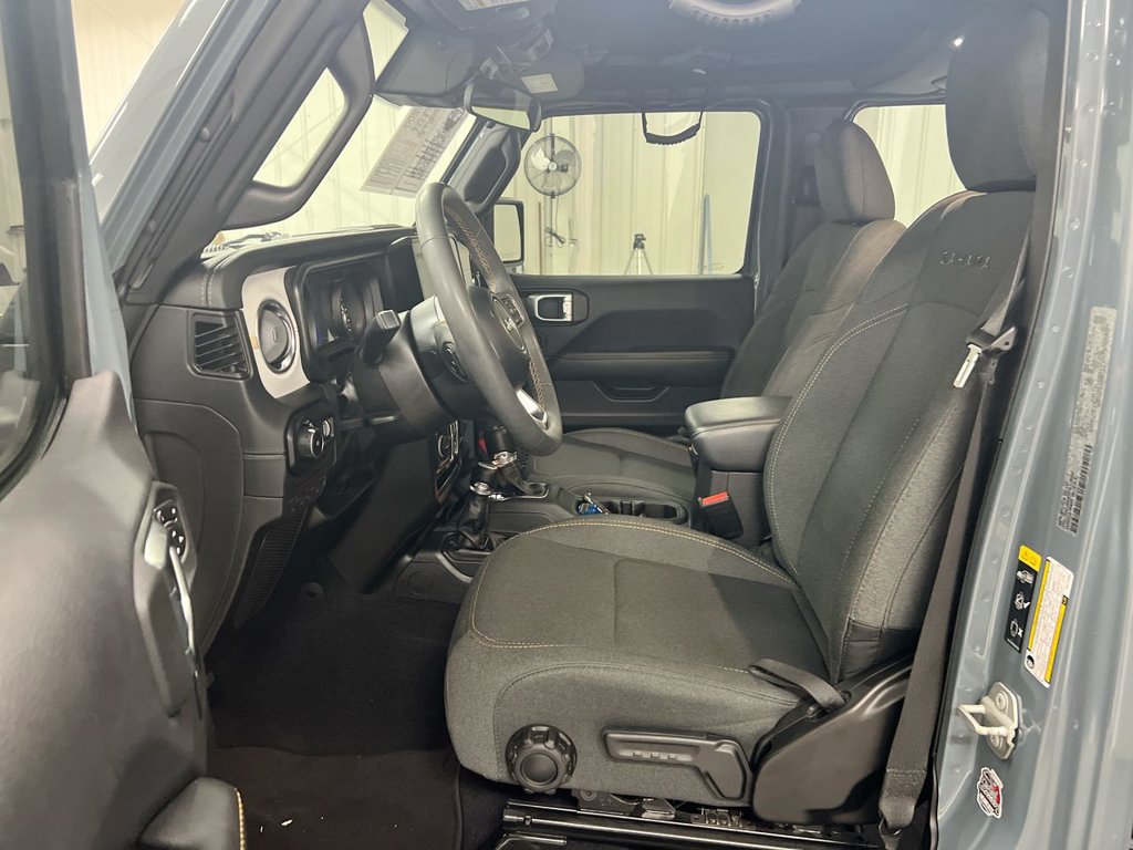 Used 2024 Jeep Wrangler Unlimited Sahara AWD/4WD image 19