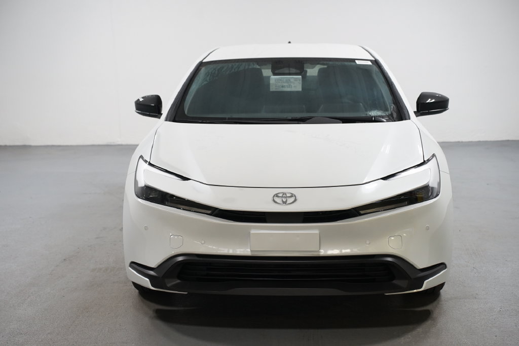 New 2027 Toyota Prius LE FWD image 2