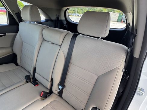 Used 2016 Kia Sorento LX image 18