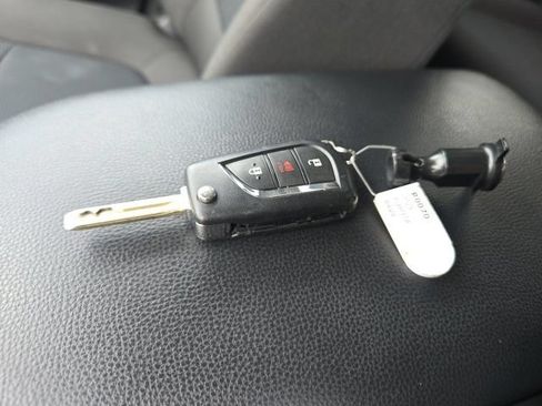 Used 2025 Toyota RAV4 LE AWD/4WD image 31