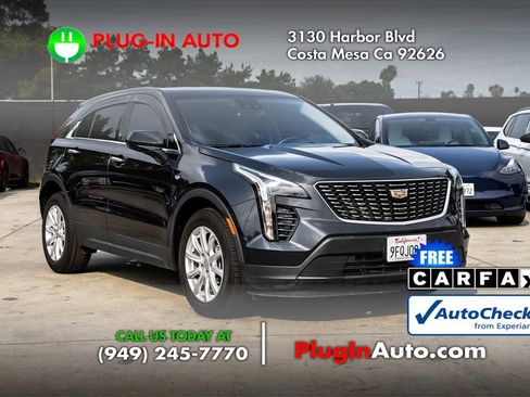 Used 2023 Cadillac XT4 Luxury w/ Cold Weather Package image 3