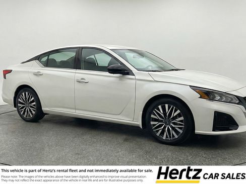 Used 2025 Nissan Altima 2.5 SV FWD image 1