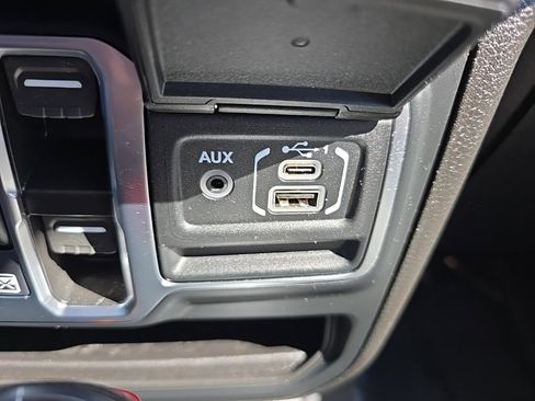 Certified 2024 Jeep Gladiator Sport image 30