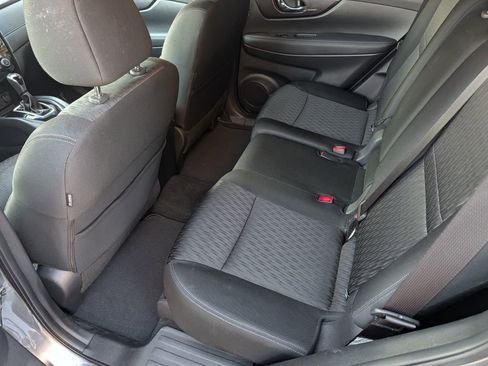 Used 2018 Nissan Rogue SV image 22