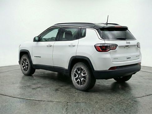 Used 2025 Jeep Compass Trailhawk AWD/4WD image 6