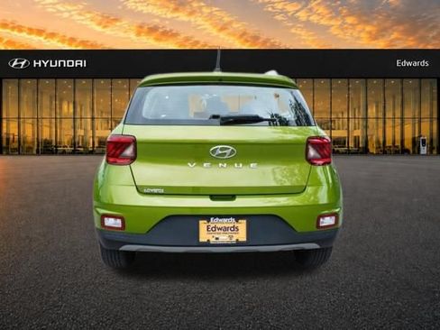 Used 2023 Hyundai Venue SEL FWD image 10