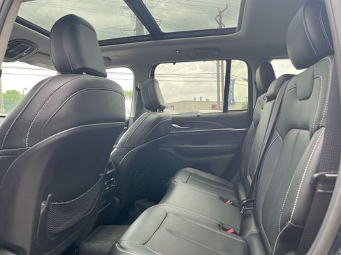 Used 2023 Jeep Grand Cherokee Limited w/ Luxury Tech Group II image 8