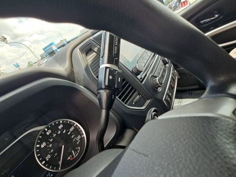 Used 2023 Nissan Titan SV AWD/4WD image 19